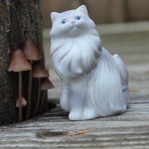 1984 Avon Persian Porcelain Kitty Cat Figurine 3" Sweet  Item in nice vintage co